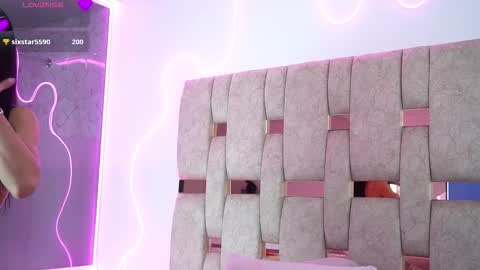 fernanda_thail_ online show from March 7, 8:48 pm