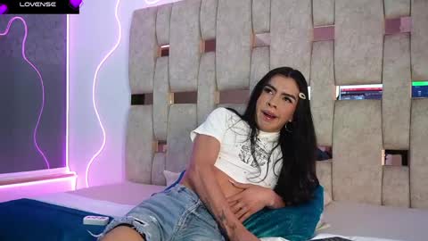 fernanda_thail_ online show from April 8, 9:05 pm