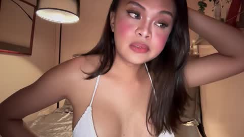 ella online show from May 15, 6:38 pm