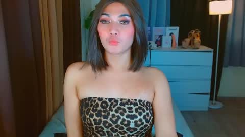 gabriela_deluxe online show from March 28, 8:27 am
