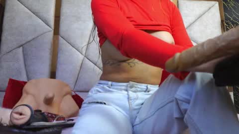 geraldinesuaan online show from November 10, 12:39 pm