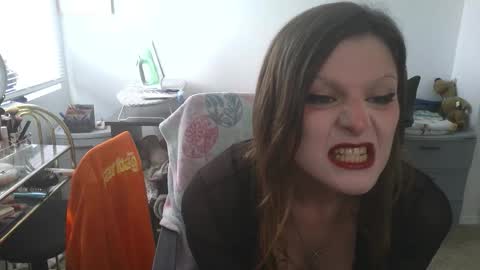 Goddess of Insanity online show from November 4, 4:50 pm