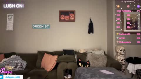 SexQueen Nikki online show from January 11, 4:41 am