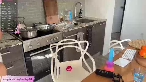 Hadley online show from October 2, 7:46 pm