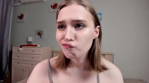 Mia online show from December 15, 5:36 am