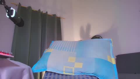 heaven_puertas online show from March 16, 7:34 am