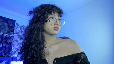 Snapshot of heka_prudence chatting on December 7, 3:31 am Heka Prudence online show from December 7, 3:31 am