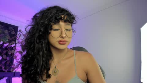 Snapshot of heka_prudence chatting on December 9, 3:29 am Heka Prudence online show from December 9, 3:29 am
