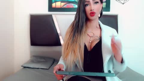 Hilary Avilan online show from March 18, 7:13 pm