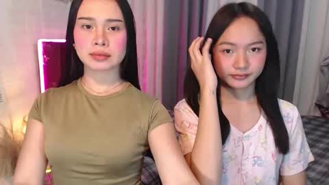 hoelymolly online show from March 12, 5:40 pm