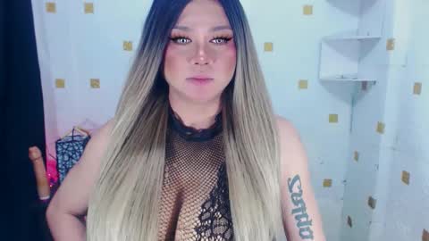 YOUR MAJESTY LUCY PEARL online show from January 18, 1:34 am