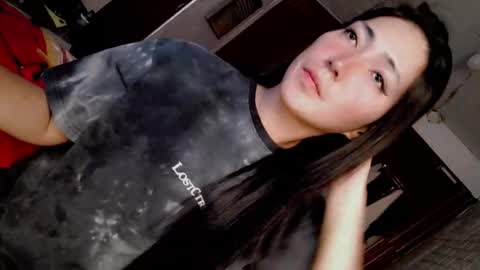 its me CLAUDIA online show from April 10, 2:12 pm