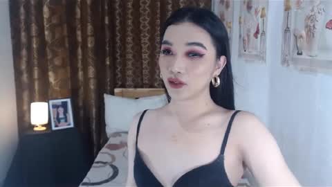 indestructabletrixie online show from January 14, 2:00 pm