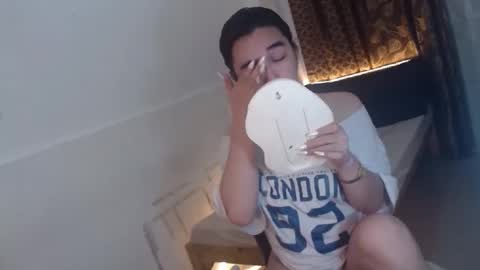 indestructabletrixie online show from February 19, 9:32 pm