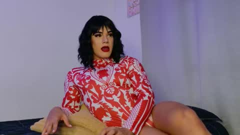 Isabella Hilton online show from September 22, 9:53 pm