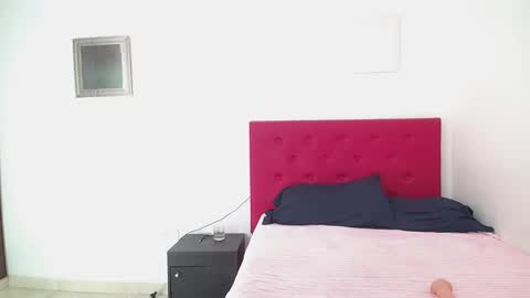 issa_kitty online show from December 31, 2:58 pm