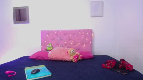 issa_kitty online show from February 20, 6:46 pm