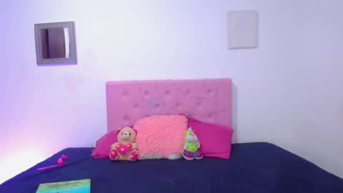 issa_kitty online show from February 26, 9:27 pm
