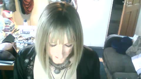 Snapshot of jadeladyboyminx chatting on December 11, 2:21 pm Jademinx online show from December 11, 2:21 pm