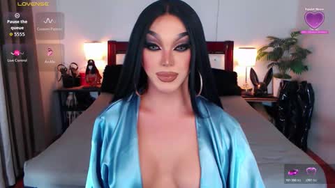 Queen Jenifer online show from March 18, 8:35 am