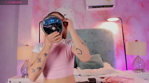 JESSI AND NAOMI online show from March 24, 4:17 am