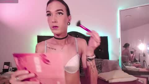 Joa Isaza     online show from January 16, 7:06 am