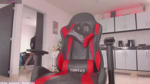 KIM QUEENS online show from February 17, 4:26 pm