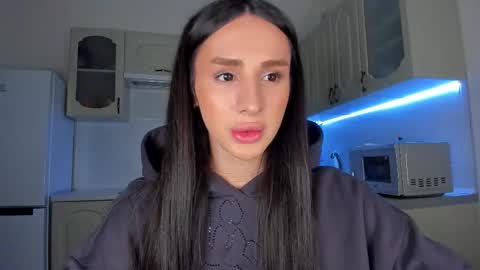 Kim Oberlin online show from February 4, 8:02 pm