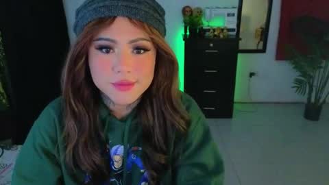 Kimberly Polizzi     online show from October 25, 2:50 am