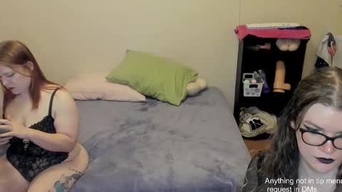 kissykryssie online show from March 15, 3:20 am