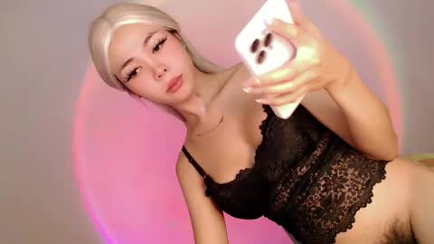 Ella online show from March 19, 2:17 pm