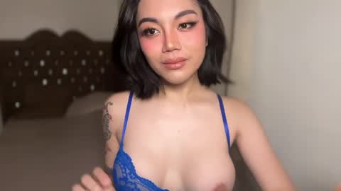 Larah Kim online show from March 26, 2:32 pm