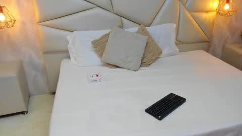 Laurent online show from November 25, 11:45 am