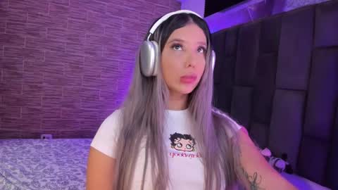 Maria Leandra  Lopeira online show from November 7, 11:05 pm