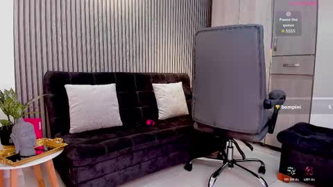 lily_cash1 online show from November 14, 8:50 pm