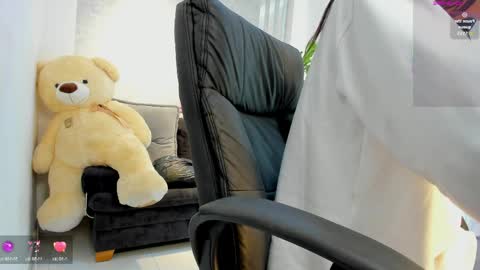 lily_cash1 online show from April 4, 11:41 am