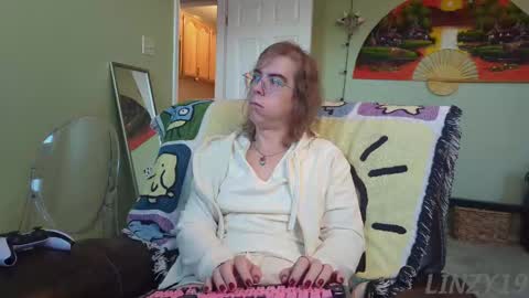 Linzy19 online show from September 22, 1:27 pm