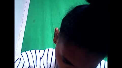 llouisse online show from April 17, 4:37 am