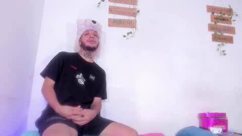 logan_cathateja999 online show from November 10, 5:14 pm