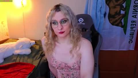 Lori -----------------------------------    online show from February 10, 2:02 pm