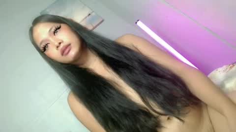 lovely_felicity online show from May 18, 4:18 am
