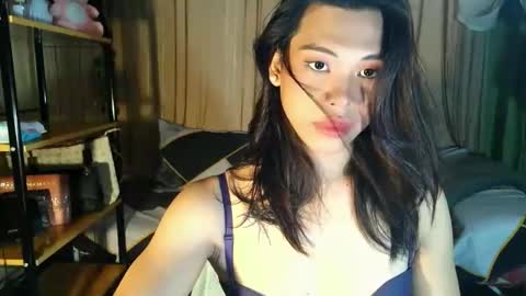 lovely_krizzy online show from February 8, 5:46 am