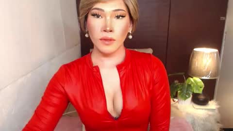 STWEET LINA online show from April 19, 10:27 am