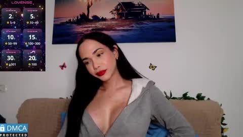 luara_ online show from October 22, 9:11 am