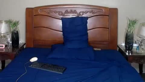 lulu_wild online show from October 9, 12:50 pm