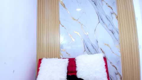 LULU online show from February 27, 8:04 pm