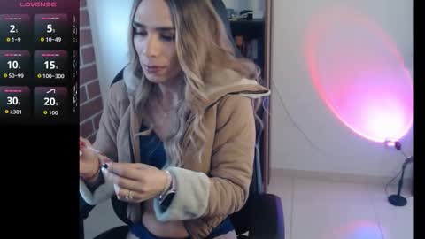 lunamora0 online show from January 6, 1:04 pm