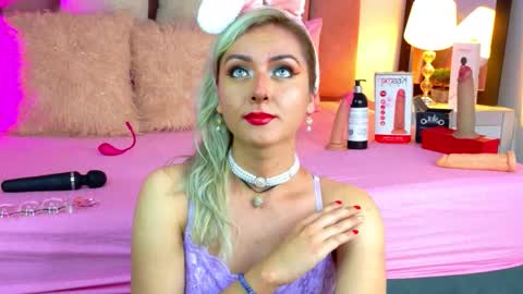 lunitadiva online show from February 9, 3:08 pm