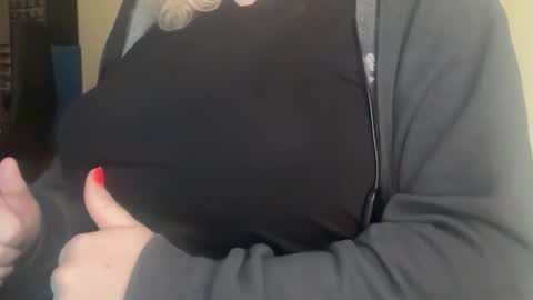 LunoviaXL online show from November 24, 10:39 am