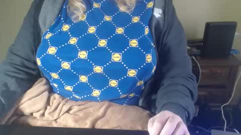 LunoviaXL online show from March 28, 6:43 pm